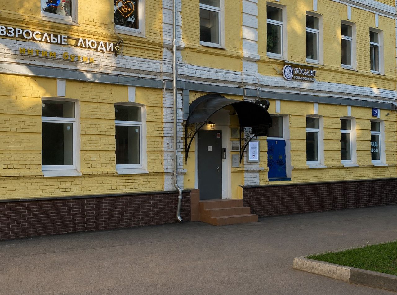 фасад дома, здание по адресу г Москва, ул Бронная М., д 24 стр 4 